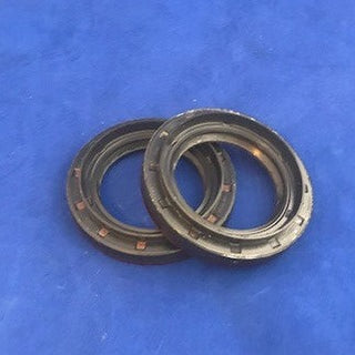 Output Seals for 210mm Differentials (2)
